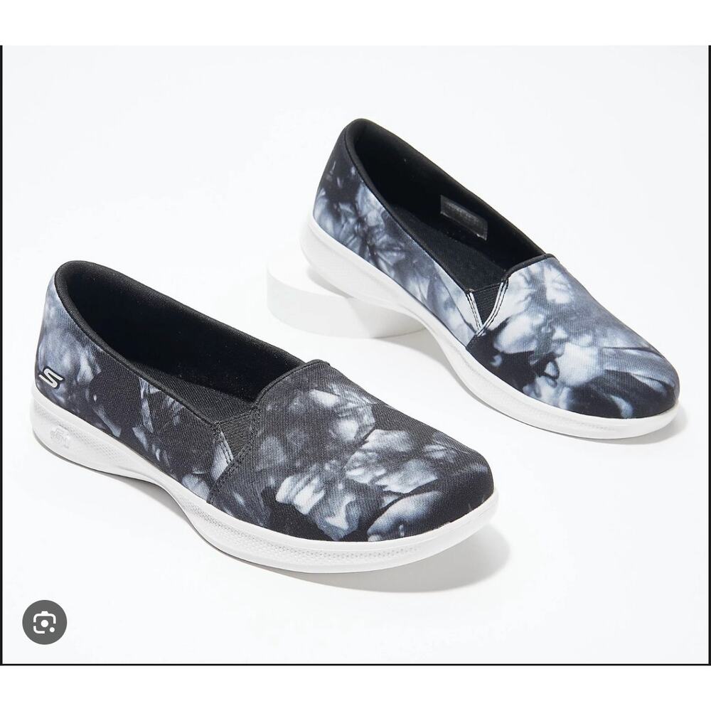 Skechers Women's Black Tie-Dye Slip-On Walking Shoes